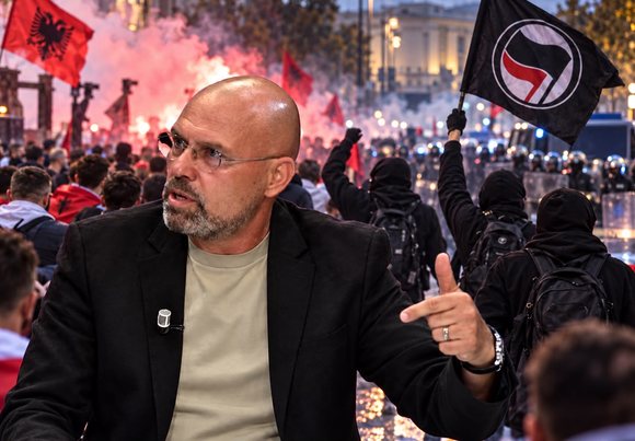 Kolumnë kritikon etiketimin “antifashist” të një koalicioni politik