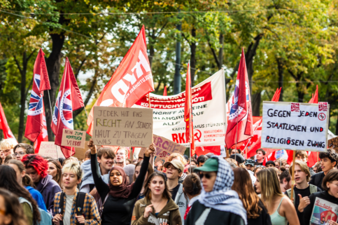 Mijëra studentë protestojnë në Vjenë kundër buxhetit për universitetet