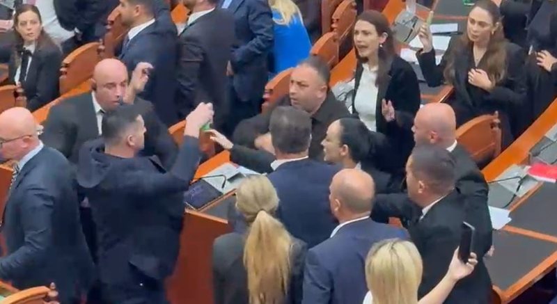 PS kërkon përjashtimin nga Kuvendi për 20 deputetë të PD pas incidenteve në seancë